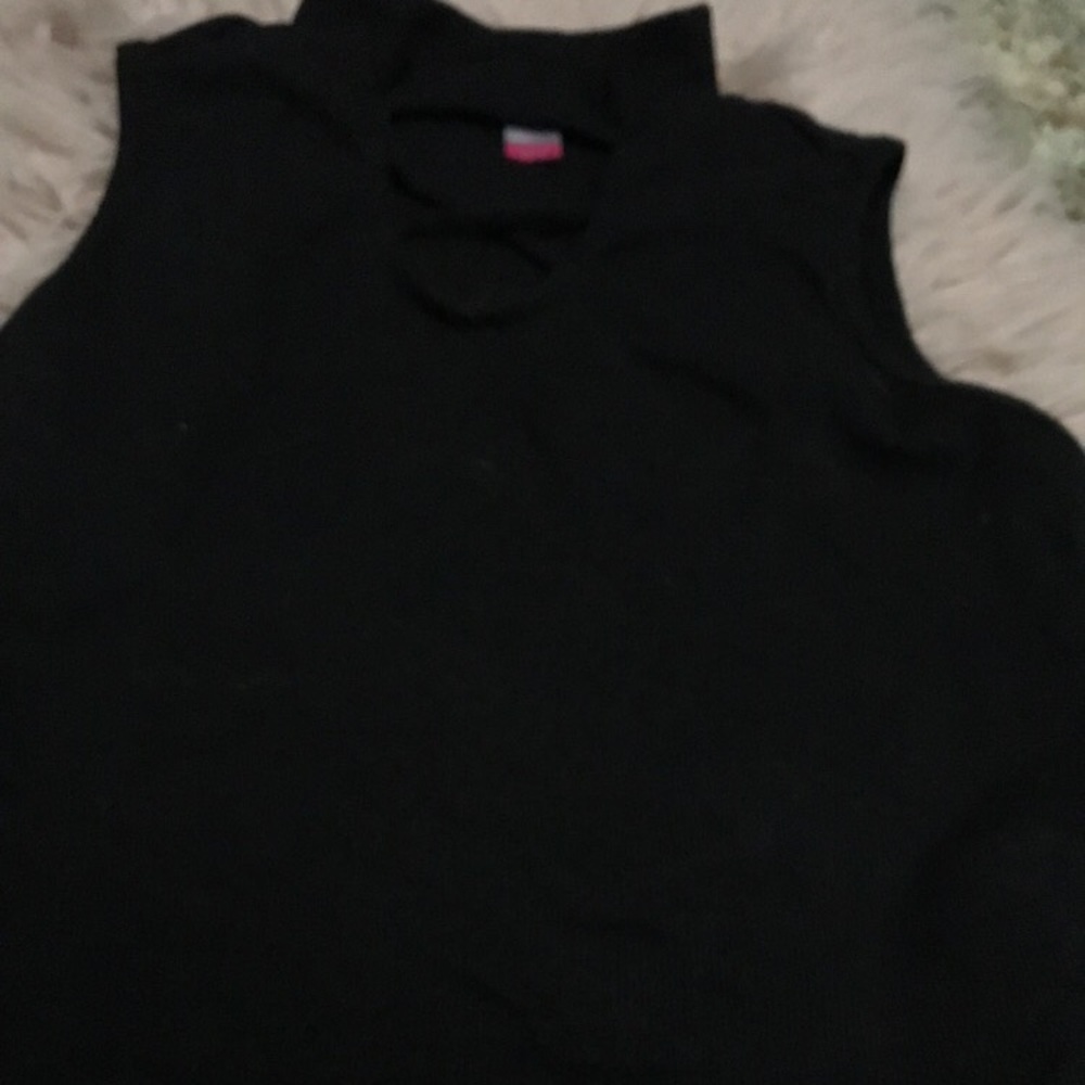 Clothes - Picture 3 of 8